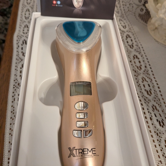 NIB Predire Paris XTREME Skin Rejuvenation Device | Hot & Cold LED Light Therapy - Picture 5 of 7